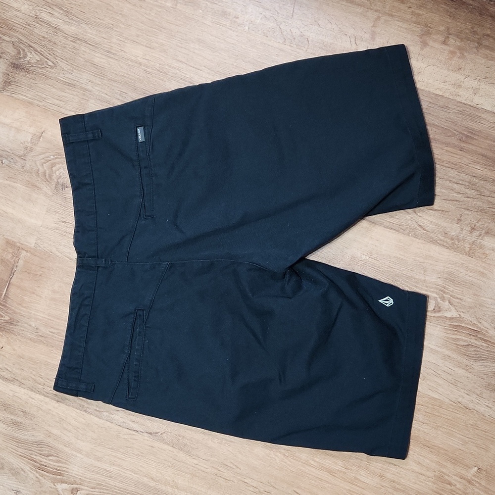 5/$25volcom Flat Front Black Basic Shorts - image 3